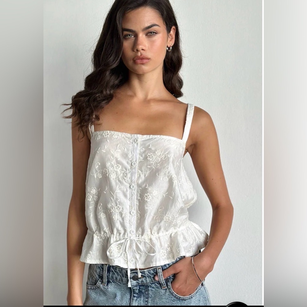 Motel Zaraku Top in Fresia Broderie Ivory - Picture 5 of 14